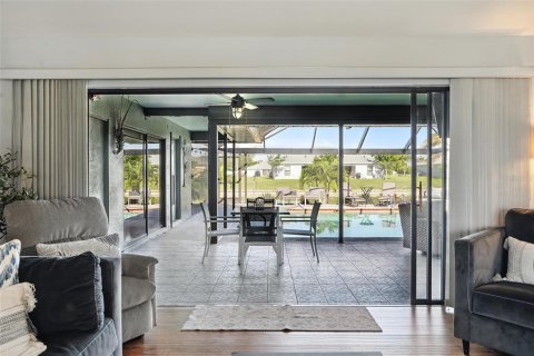 Casa en venta en Cape Coral, Florida, 3 dormitorios, 143.44 m2 № 1849467 - foto 4