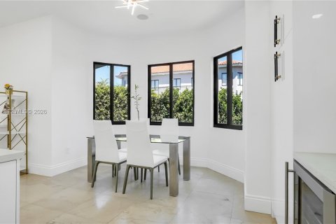 Villa ou maison à vendre à Cutler Bay, Floride: 5 chambres, 438.22 m2 № 2052467 - photo 22