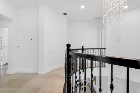 Купить виллу или дом в Катлер-Бей, Флорида 5 спален, 438.22м2, № 2052467 - фото 3