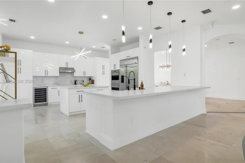 Villa ou maison à vendre à Cutler Bay, Floride: 5 chambres, 438.22 m2 № 2052467 - photo 21