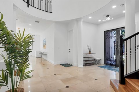 Villa ou maison à vendre à Cutler Bay, Floride: 5 chambres, 438.22 m2 № 2052467 - photo 15