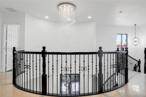 Купить виллу или дом в Катлер-Бей, Флорида 5 спален, 438.22м2, № 2052467 - фото 4