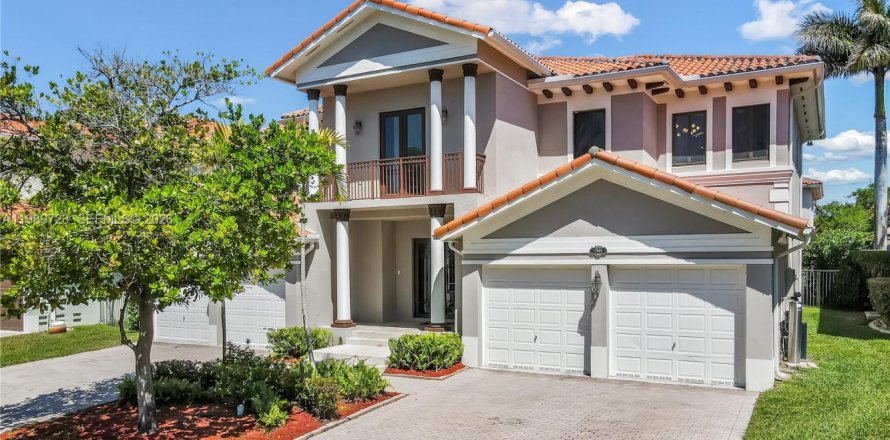Villa ou maison à Cutler Bay, Floride 5 chambres, 438.22 m2 № 2052467