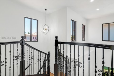 Купить виллу или дом в Катлер-Бей, Флорида 5 спален, 438.22м2, № 2052467 - фото 2