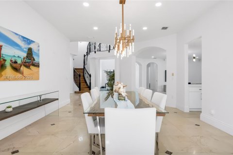 Villa ou maison à vendre à Cutler Bay, Floride: 5 chambres, 438.22 m2 № 2052467 - photo 17
