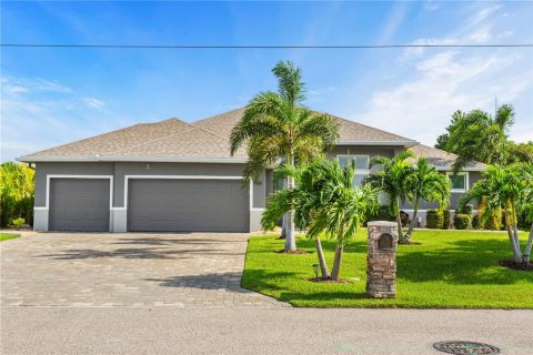 Casa en venta en Cape Coral, Florida, 3 dormitorios, 222.69 m2 № 1383323 - foto 1