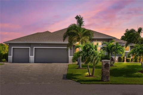 Casa en venta en Cape Coral, Florida, 3 dormitorios, 222.69 m2 № 1383323 - foto 2