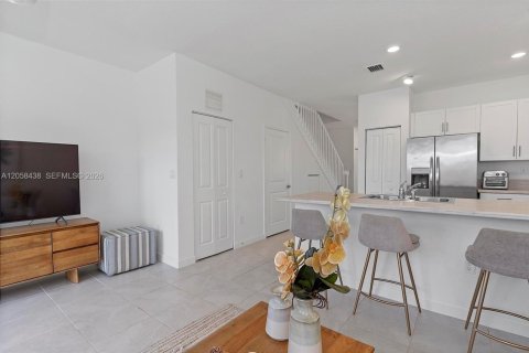Townhouse in Miami, Florida 3 bedrooms, 126.53 sq.m. № 2263980 - photo 28