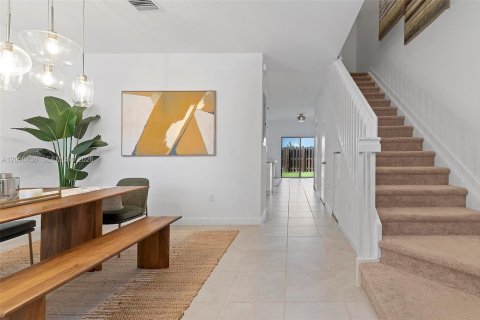 Townhouse in Miami, Florida 3 bedrooms, 126.53 sq.m. № 2263980 - photo 9
