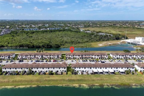 Townhouse in Miami, Florida 3 bedrooms, 126.53 sq.m. № 2263980 - photo 5