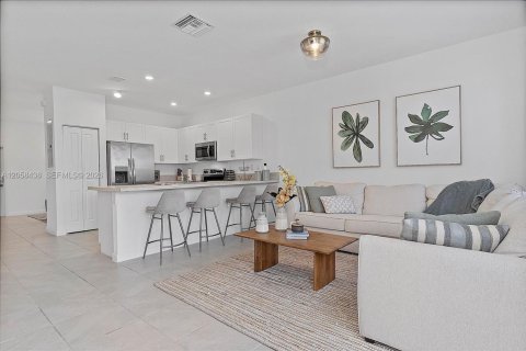 Townhouse in Miami, Florida 3 bedrooms, 126.53 sq.m. № 2263980 - photo 25