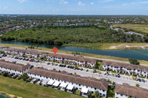 Townhouse in Miami, Florida 3 bedrooms, 126.53 sq.m. № 2263980 - photo 4