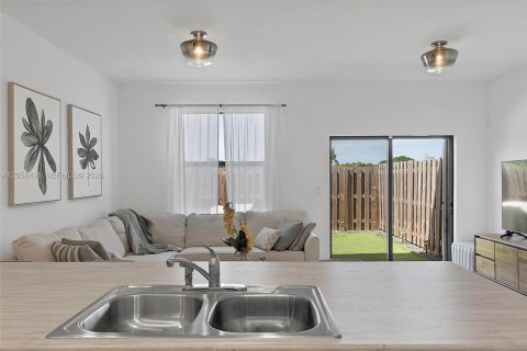 Townhouse in Miami, Florida 3 bedrooms, 126.53 sq.m. № 2263980 - photo 20
