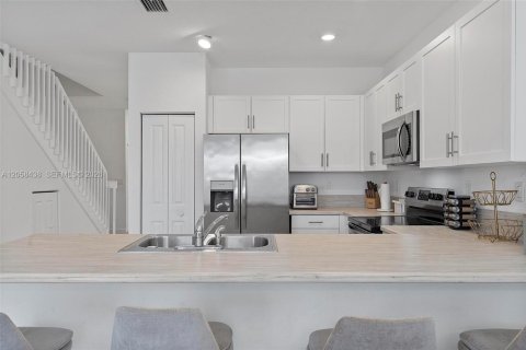 Townhouse in Miami, Florida 3 bedrooms, 126.53 sq.m. № 2263980 - photo 27