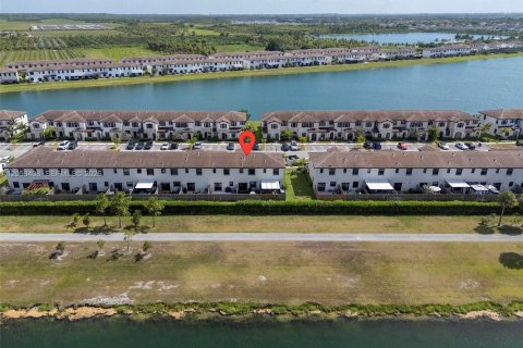 Townhouse in Miami, Florida 3 bedrooms, 126.53 sq.m. № 2263980 - photo 3