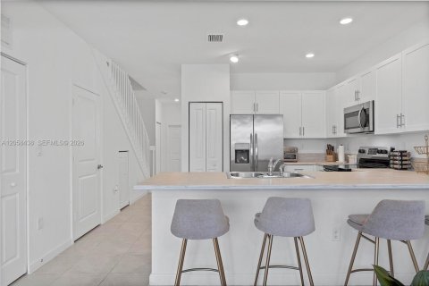 Townhouse in Miami, Florida 3 bedrooms, 126.53 sq.m. № 2263980 - photo 26