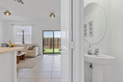 Townhouse in Miami, Florida 3 bedrooms, 126.53 sq.m. № 2263980 - photo 22