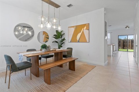 Townhouse in Miami, Florida 3 bedrooms, 126.53 sq.m. № 2263980 - photo 10