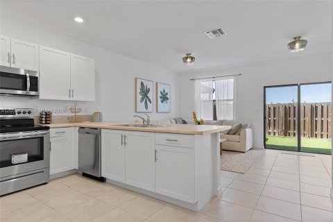 Townhouse in Miami, Florida 3 bedrooms, 126.53 sq.m. № 2263980 - photo 15