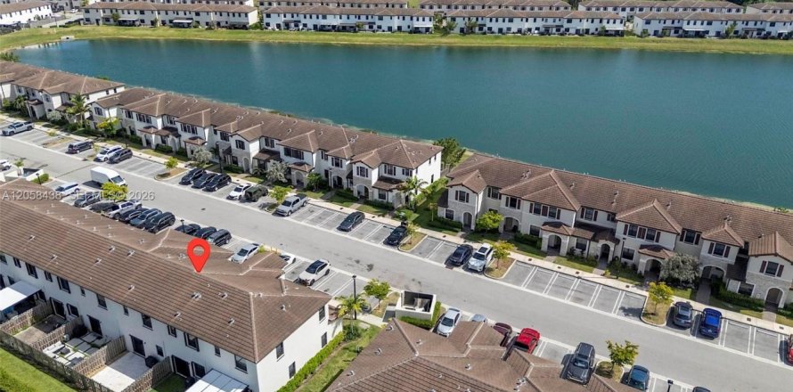 Townhouse in Miami, Florida 3 bedrooms, 126.53 sq.m. № 2263980