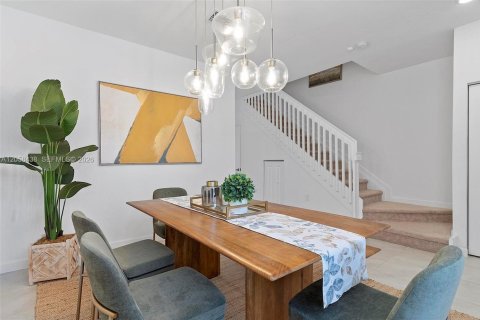 Townhouse in Miami, Florida 3 bedrooms, 126.53 sq.m. № 2263980 - photo 11