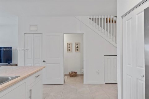 Townhouse in Miami, Florida 3 bedrooms, 126.53 sq.m. № 2263980 - photo 18