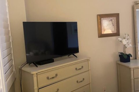 Condo in Saint Petersburg, Florida, 2 bedrooms  № 2236659 - photo 12