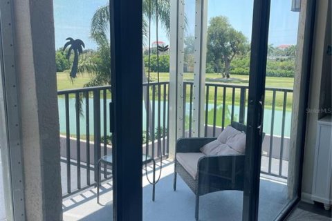 Condo in Saint Petersburg, Florida, 2 bedrooms  № 2236659 - photo 21