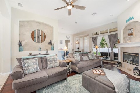 House in Apopka, Florida 4 bedrooms, 323.21 sq.m. № 1805041 - photo 5
