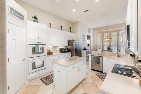 House in Apopka, Florida 4 bedrooms, 323.21 sq.m. № 1805041 - photo 7
