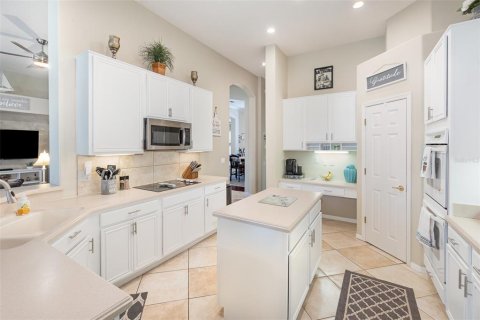House in Apopka, Florida 4 bedrooms, 323.21 sq.m. № 1805041 - photo 8