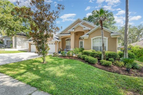 House in Apopka, Florida 4 bedrooms, 323.21 sq.m. № 1805041 - photo 2
