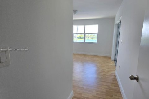 Снять в аренду кондоминиум в Катлер-Бей, Флорида 1 спальня, 75.53м2, № 2086106 - фото 12