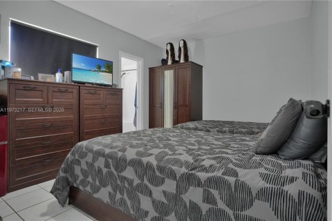 House in North Miami Beach, Florida 3 bedrooms, 99.59 sq.m. № 2033265 - photo 15