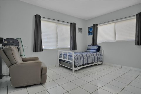 House in North Miami Beach, Florida 3 bedrooms, 99.59 sq.m. № 2033265 - photo 12