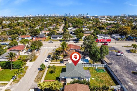 House in North Miami Beach, Florida 3 bedrooms, 99.59 sq.m. № 2033265 - photo 6