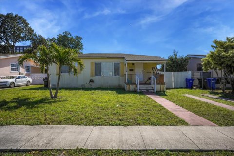 House in North Miami Beach, Florida 3 bedrooms, 99.59 sq.m. № 2033265 - photo 20