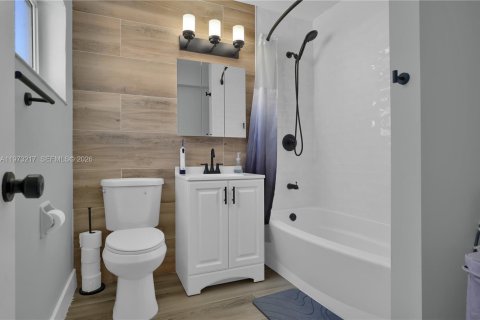 House in North Miami Beach, Florida 3 bedrooms, 99.59 sq.m. № 2033265 - photo 14