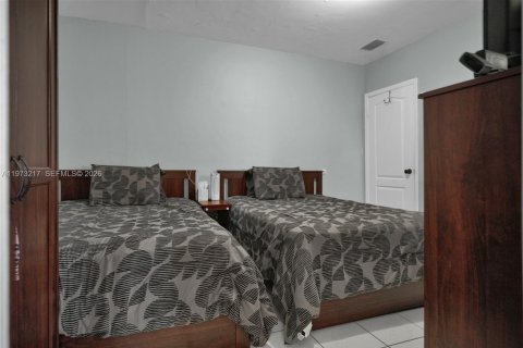 House in North Miami Beach, Florida 3 bedrooms, 99.59 sq.m. № 2033265 - photo 16