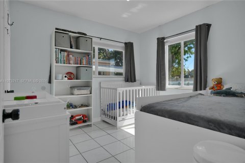 House in North Miami Beach, Florida 3 bedrooms, 99.59 sq.m. № 2033265 - photo 13