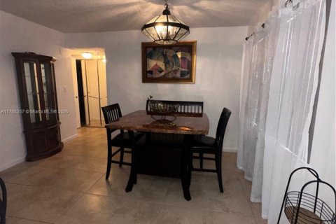 Condominio en venta en Lauderdale Lakes, Florida, 2 dormitorios, 102.38 m2 № 1579386 - foto 9