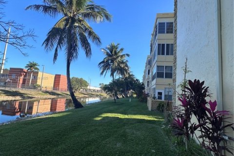 Condominio en venta en Lauderdale Lakes, Florida, 2 dormitorios, 102.38 m2 № 1579386 - foto 26