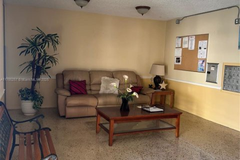 Condominio en venta en Lauderdale Lakes, Florida, 2 dormitorios, 102.38 m2 № 1579386 - foto 21