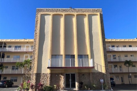 Condominio en venta en Lauderdale Lakes, Florida, 2 dormitorios, 102.38 m2 № 1579386 - foto 22