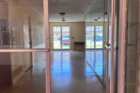 Condominio en venta en Lauderdale Lakes, Florida, 2 dormitorios, 102.38 m2 № 1579386 - foto 23