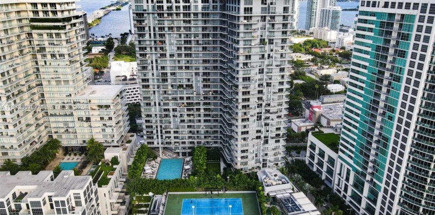 Condominio en Miami, Florida, 1 dormitorio № 1864726