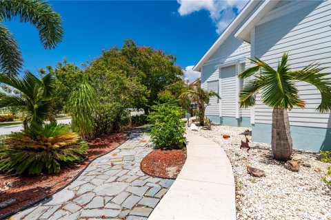 House in Punta Gorda, Florida 3 bedrooms, 202.81 sq.m. № 1919487 - photo 6