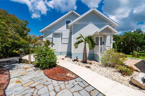 House in Punta Gorda, Florida 3 bedrooms, 202.81 sq.m. № 1919487 - photo 7