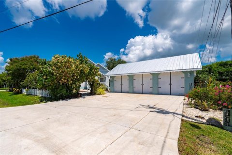 House in Punta Gorda, Florida 3 bedrooms, 202.81 sq.m. № 1919487 - photo 3