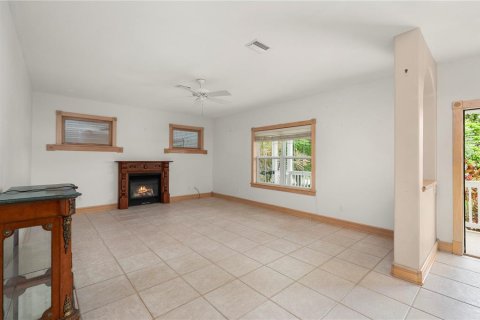 House in Punta Gorda, Florida 3 bedrooms, 202.81 sq.m. № 1919487 - photo 18